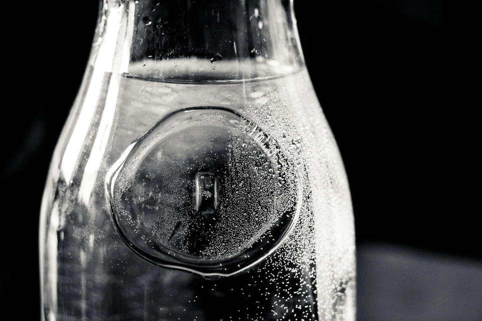 Condensation sur une bouteille d'eau fraiche